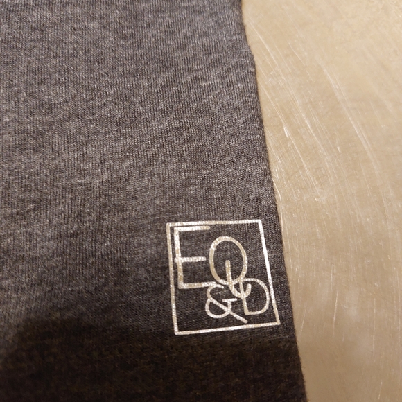 NWOT Equine & Design Horses and Wine IS The Answer T-Shirt Small Gray - Picture 4 of 5